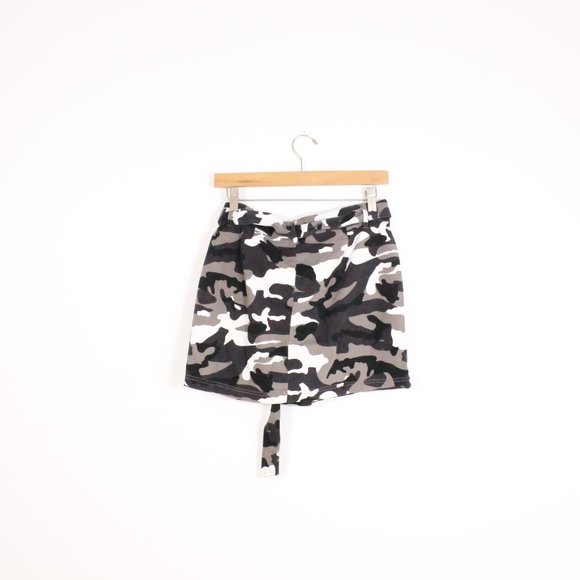 Urban Heritage Black & Brown Camo Mini Skirt - Picture 4 of 5
